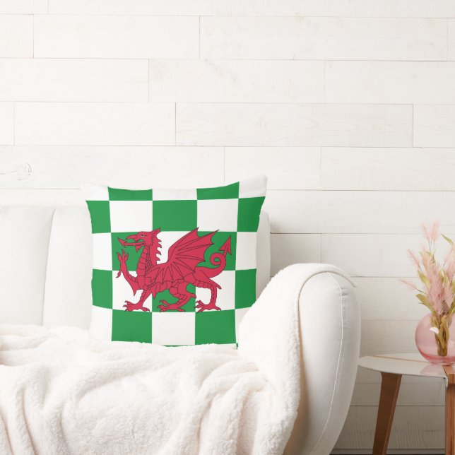 Mystical Red Celtic Dragon Flag of Wales Throw Pillow (Couch)