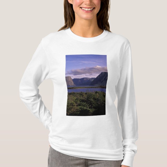 N.A., Canada, Newfoundland, Gros Morne National 2 T-Shirt (Front)