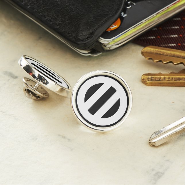 Nanatsu-wari Futatsu-biki Lapel Pin (In Situ)