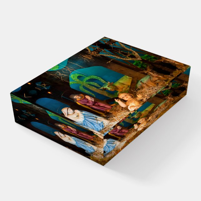 Nativity scene paperweight (Angled)