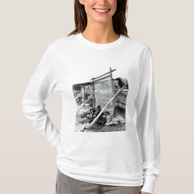 Navajo weavers, c.1914 T-Shirt (Front)