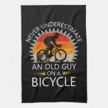  Never Underestimate An Old Guy On A Bicycle Kitchen Towel