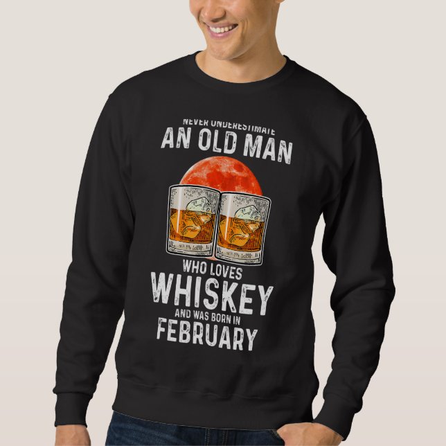 Never Underestimate An Old Man Who Loves Whiskey F Sweatshirt (Front)