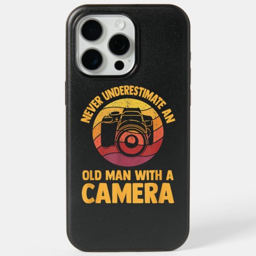 Never Underestimate An Old Man With A Camera Photo iPhone 15 Pro Max Case