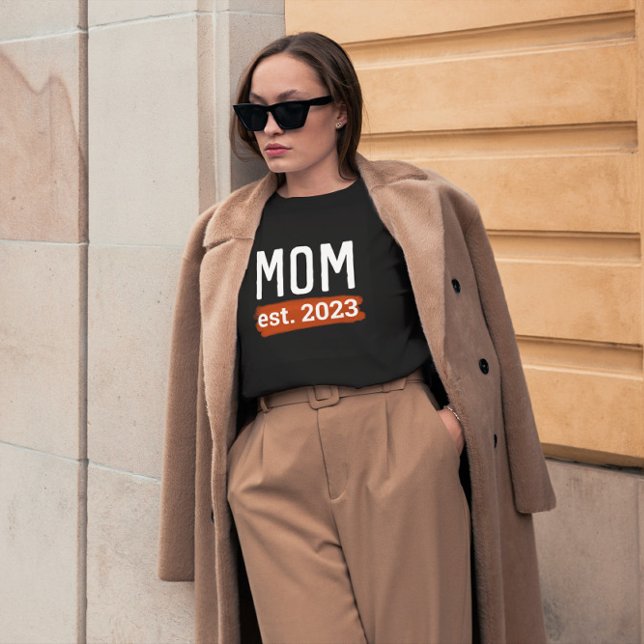New Mom - est.2020 T-Shirt (Creator Uploaded)