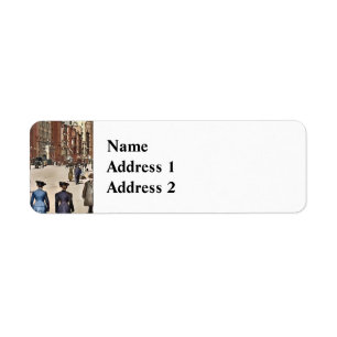 New York, NY – Up Fifth Avenue From 28th Street Label