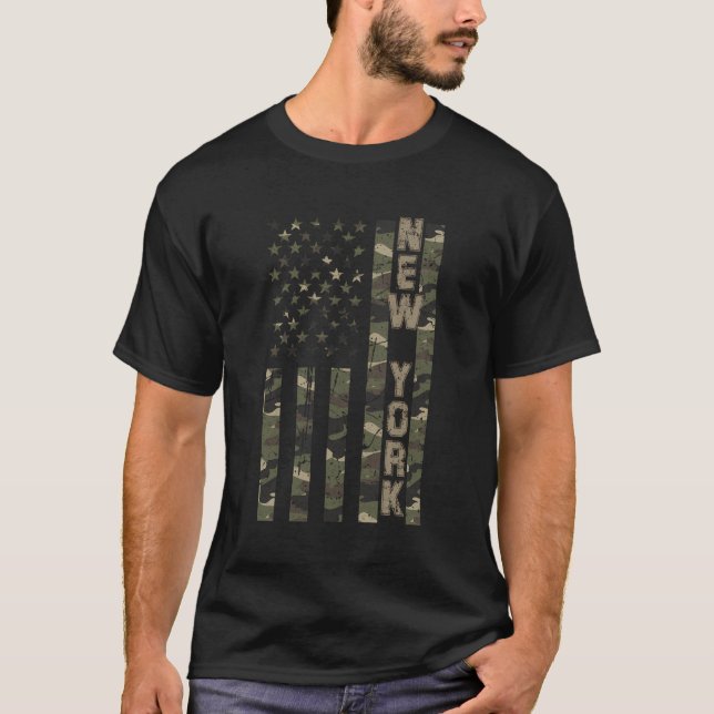 New York United States Distressed Camo W Us Flag T-Shirt (Front)