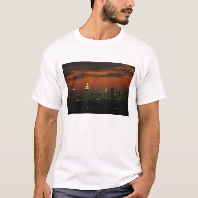 New York, USA. Skyline of uptown Manhattan 2 T-Shirt (Front)
