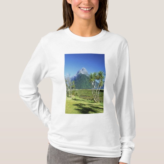 New Zealand, South Island,  Mitre Peak, T-Shirt (Front)