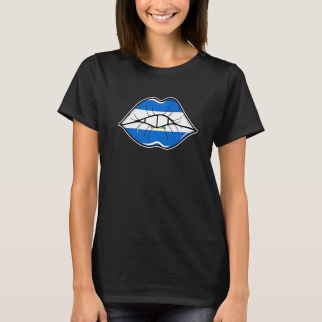 Nicaragua Kiss Nicaragua Nicaraguan   T-Shirt (Front)