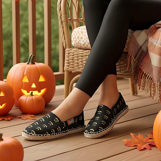 Night Glowing Jack-o-Lantern Halloween Pattern Espadrilles (Creator Uploaded)