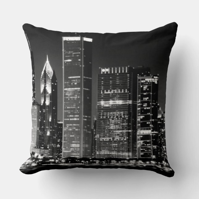 Night view of Chicago's famous cityscape Throw Pillow (Front)