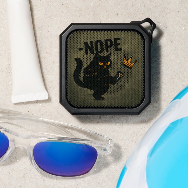 No Kings In America Black Cat Funny Kicking Crown Bluetooth Speaker (Insitu(Beach))