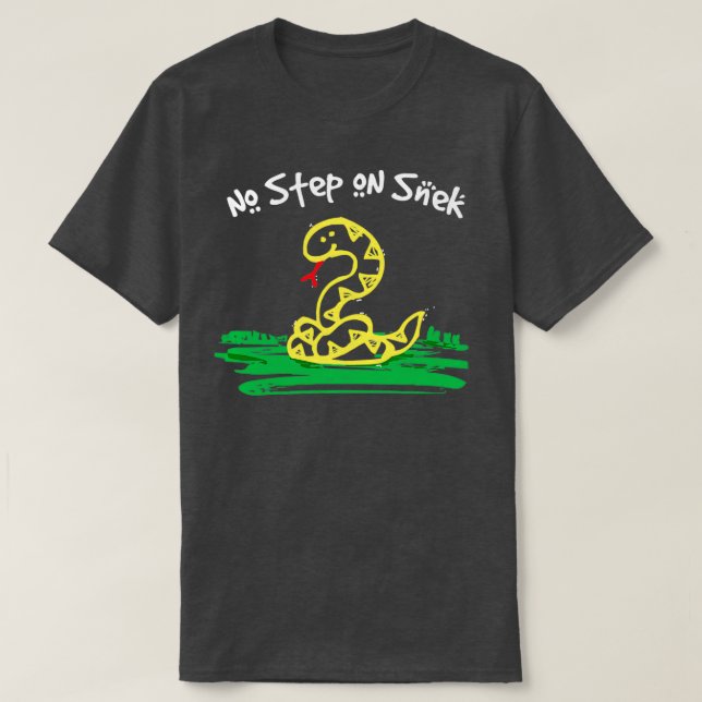 No Step on Snek Snake Animal Lovers Cool Funny Gif T-Shirt (Design Front)