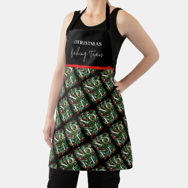 NOEL Greenery and Berries Christmas Apron (Insitu)