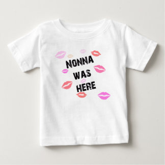 Nonna kisses baby T-Shirt