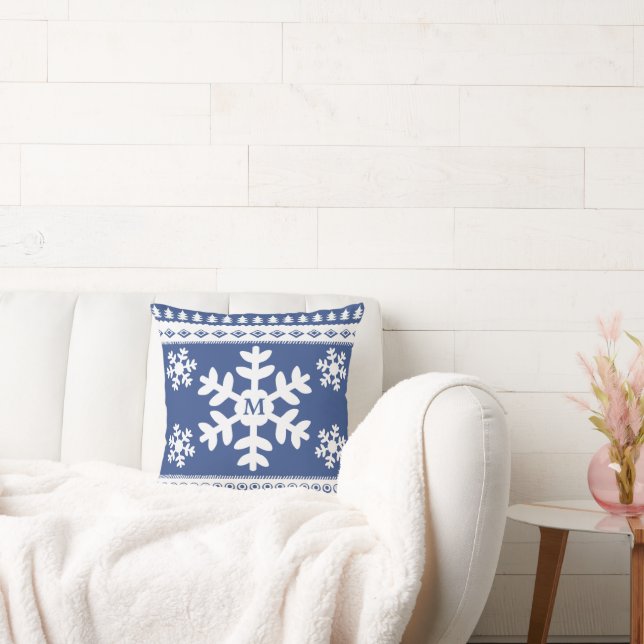 Nordic snowflake and tree pattern throw pillow (Couch)