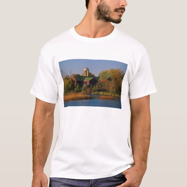 North America, USA, Wisconsin. Red Barn in T-Shirt (Front)