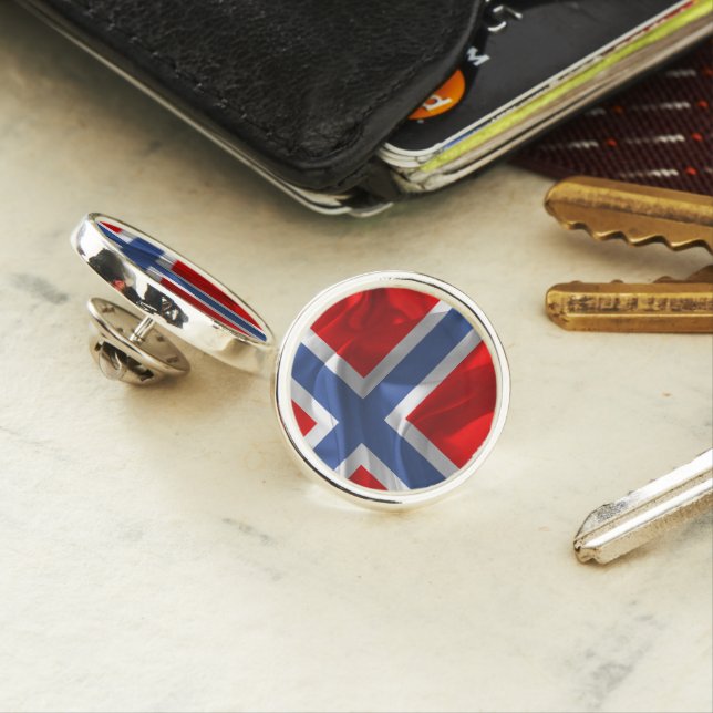 Norwegian flag lapel pin (In Situ)