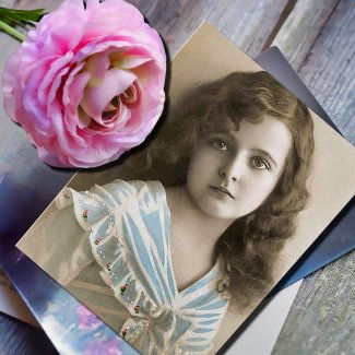 Nostalgic  Portrait – Pensive Girl