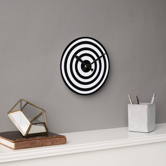 Novelty Black and White Bullseyes Circles Round Clock (Office)