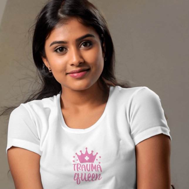 nurse gift pink minimalist queen gift T-Shirt (Creator Uploaded)