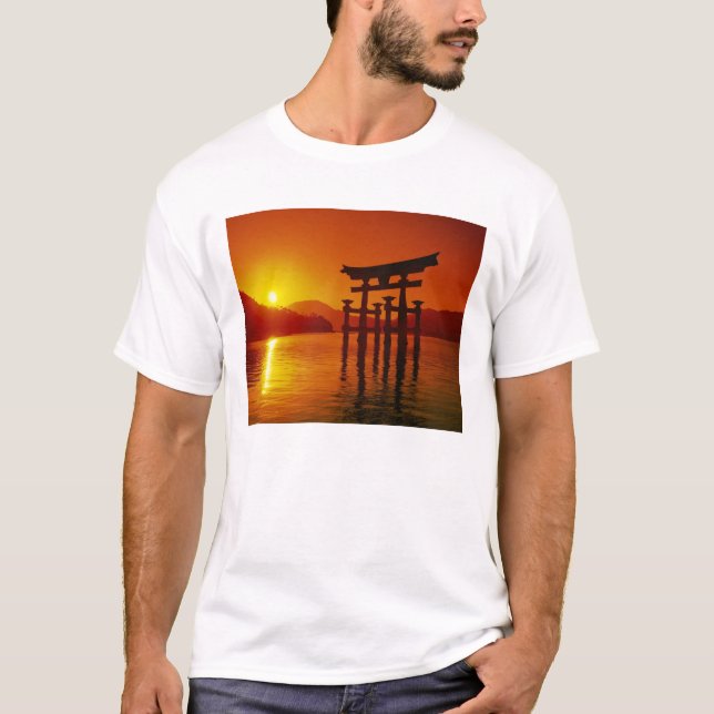 O-Torii Gate, Itsukushima shrine, Miyajima, T-Shirt (Front)
