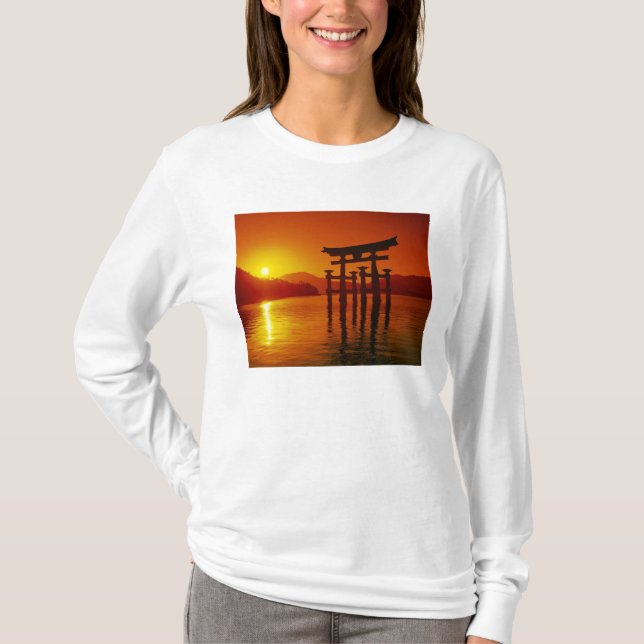 O-Torii Gate, Itsukushima shrine, Miyajima, T-Shirt (Front)