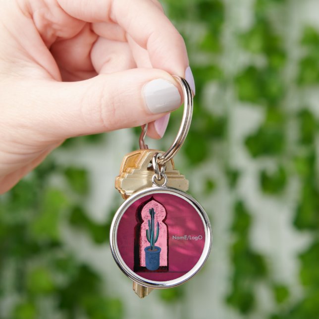 objet_21_a window with a cactus keychain (Hand)