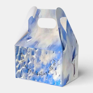 Ocean and sky blue reflections favor boxes
