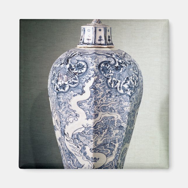 Octagonal 'Mei- P'ing' vase with white Magnet (Front)