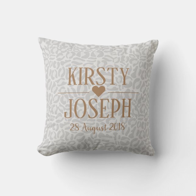 odern Classic Gold Wedding elegant Pattern Throw Pillow (Front)
