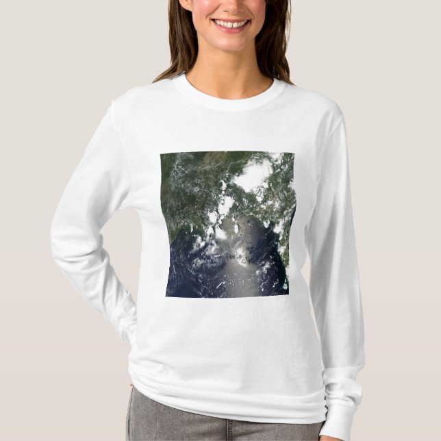 Oil spreads northeast T-Shirt (Front)