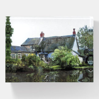 OLD ENGLAND COTTAGE PAPERWEIGHT
