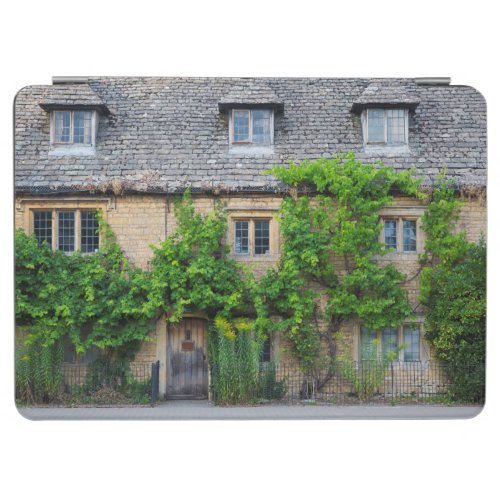 Old Inn along High Street iPad Air Cover