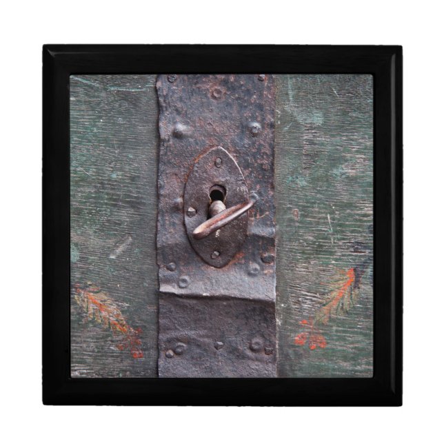 Old lock with key keepsake box (Front)