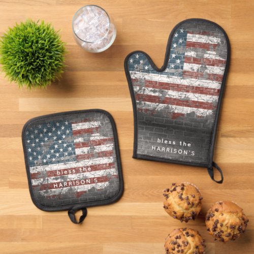 Old Painted Patriotic USA Flag Personalized Oven Mitt  Pot Holder Set