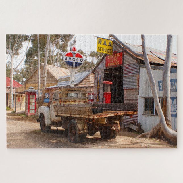 Old truck and motor garage jigsaw puzzle (Horizontal)