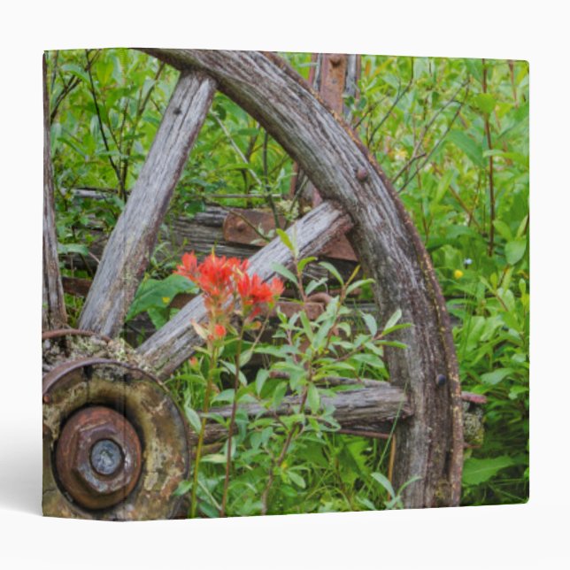 Old wagon wheel in historic old gold town 3 binder (Front/Spine)