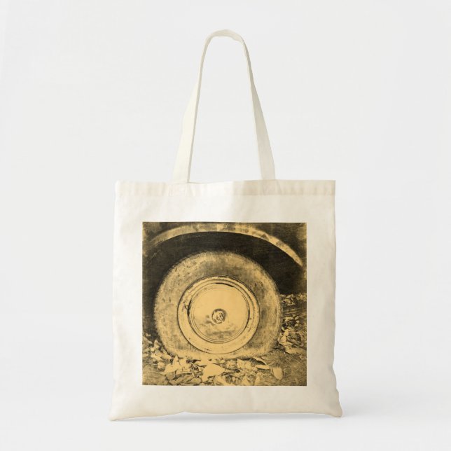 Old wheel of classic car tote bag (Front)