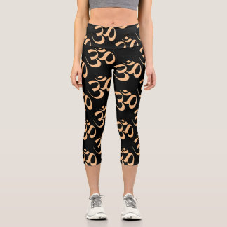 Om 4 Scattered Black Background Capri Leggings