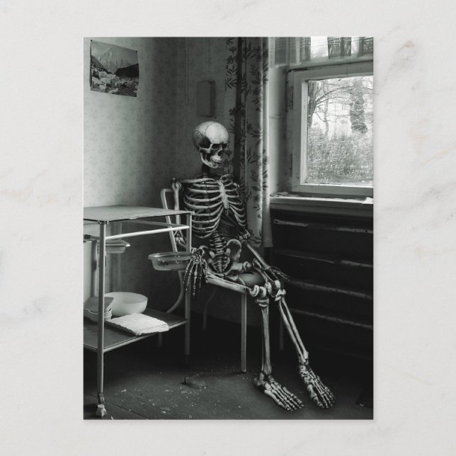 Oma wartet immer noch auf den Arzt Postcard (Front)