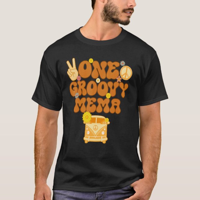 One Groovy Mema Retro Mom Hippie Birthday 70s Flor T-Shirt (Front)