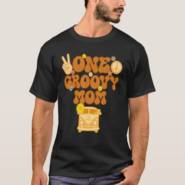 One Groovy Mom Retro Mom Hippie Birthday 70s Flora T-Shirt (Front)