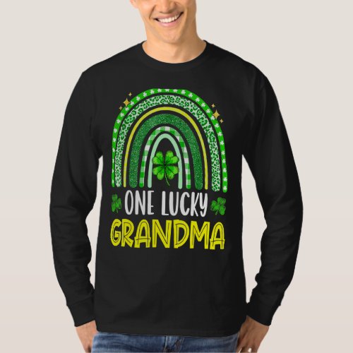 One Lucky Grandma   Funny Family St Patricks Day  T_Shirt