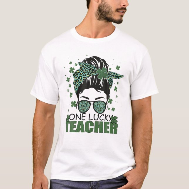 One Lucky Teacher Leopard Rainbow St Patrick’S Day T-Shirt (Front)