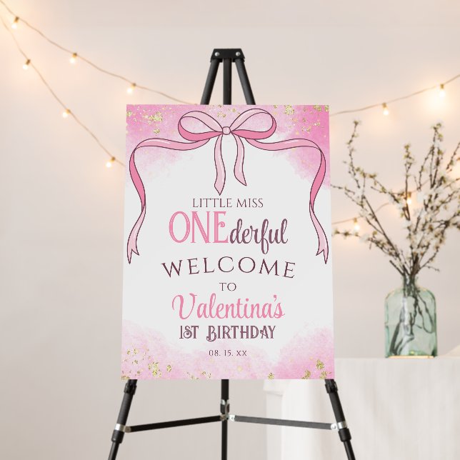 Onederful Coquette Pink Bow Glitter 1st Birthday Foam Board (In Situ (Stand))