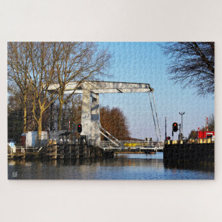 Ophaalbrug over gracht in Nederland. Jigsaw Puzzle