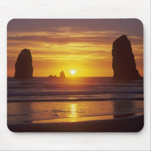 OR, Oregon Coast, Cannon Beach, seastacks at 2 Mouse Pad