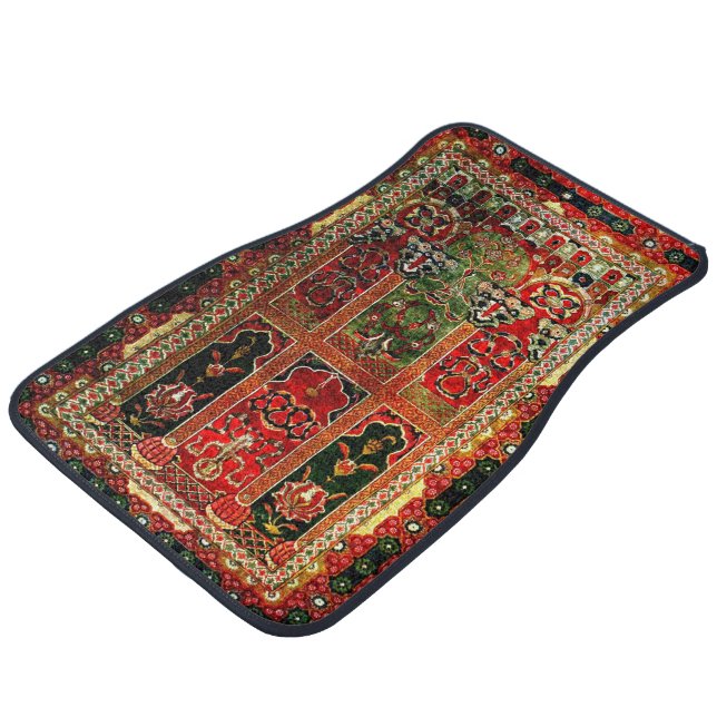 Oriental rug in red and green (Angled)